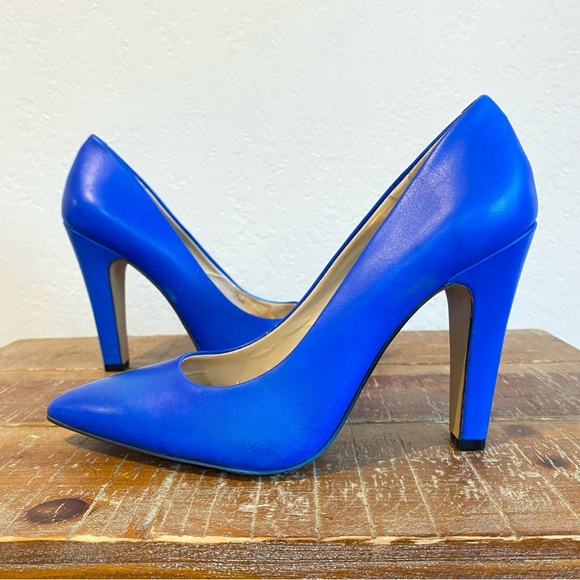 Vince Camuto Shoes - Vince Camuto bright cobalt blue leather pointed toe heels / pumps